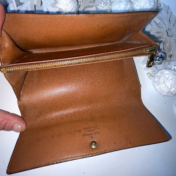 AUTHENTIC 🎖️ Louis Vuitton Monogram Sarah Wallet - Picture 10 of 14